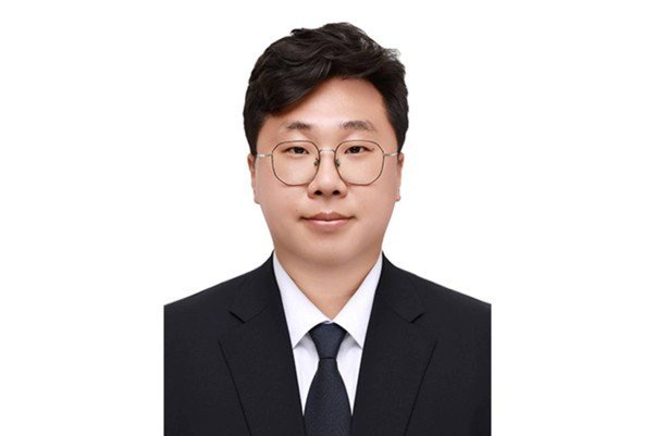 Author Yung-hee Lee